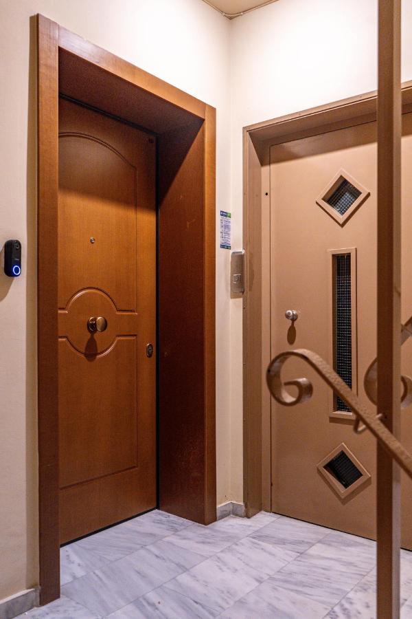 Per56 By Smart Cozy Suites - Right Next To The Metro - Parking - Available 24Hr Athena Bagian luar foto